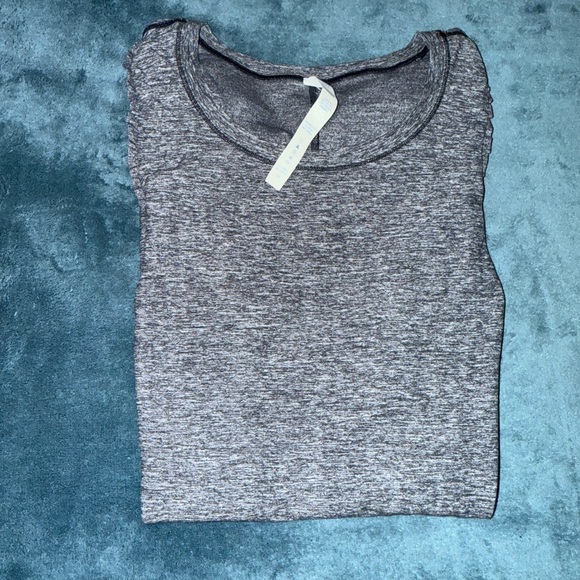 lululemon athletica Heathered Gray Short Sleeve Top - Picture 4 of 4